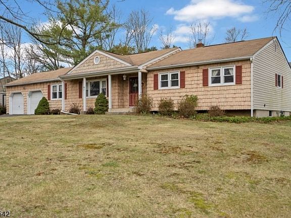 3rd image of 61 Stonehenge Dr