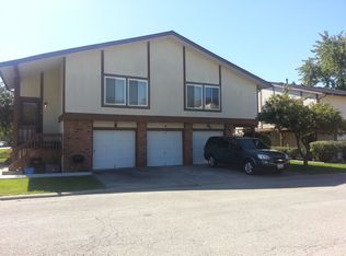 15 Marywood Ln, Bolingbrook, IL 60440