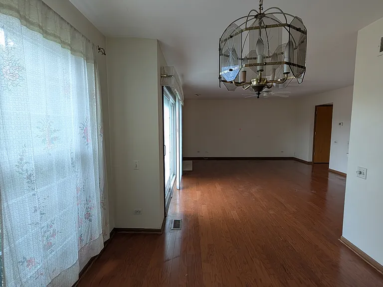 410 Orleans Ave — Photo 7