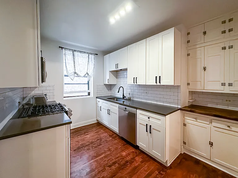 815A Forest Ave #1 — Photo 2