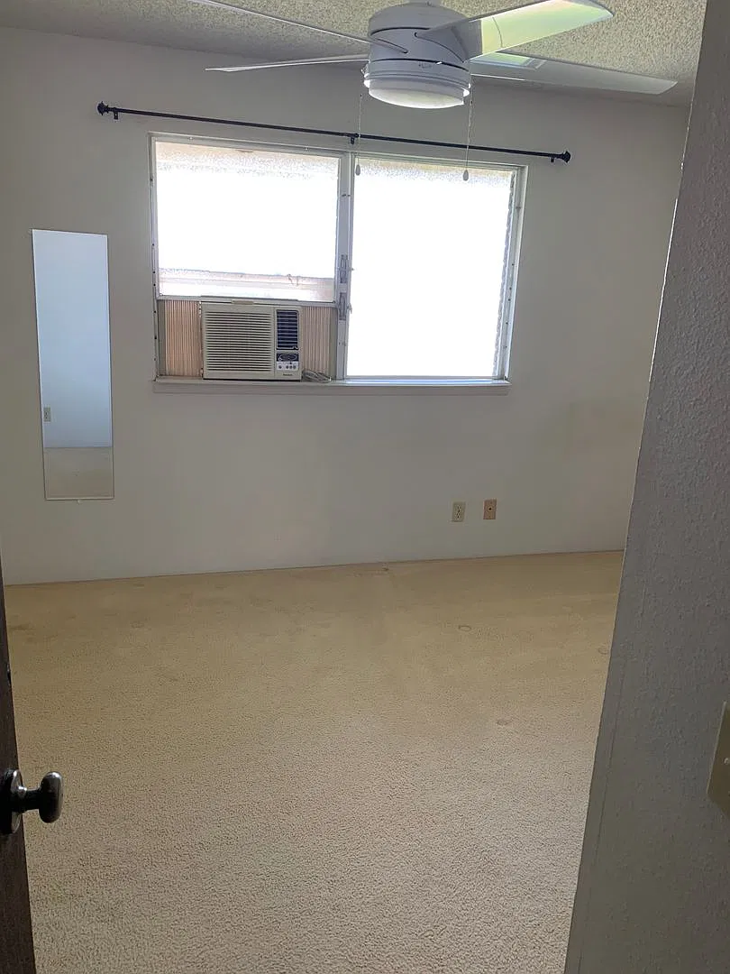 2 bedroom in the heart of Kailua w/ 1 Covered Parking Stall — Photo 4