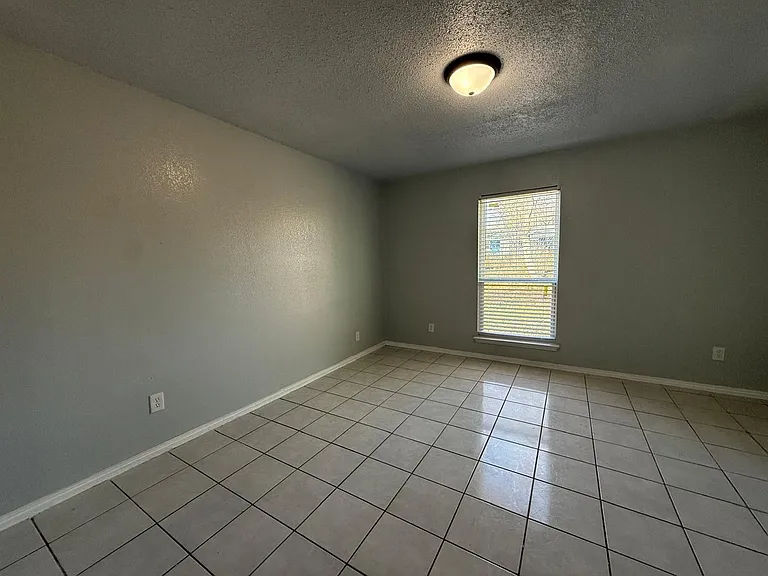 1311 Hortencia Ave #B — Photo 12