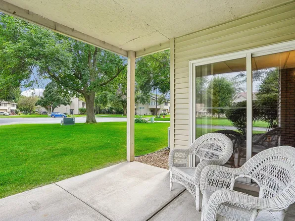 8409 Thomas Ct N, Brooklyn Park, MN 55444