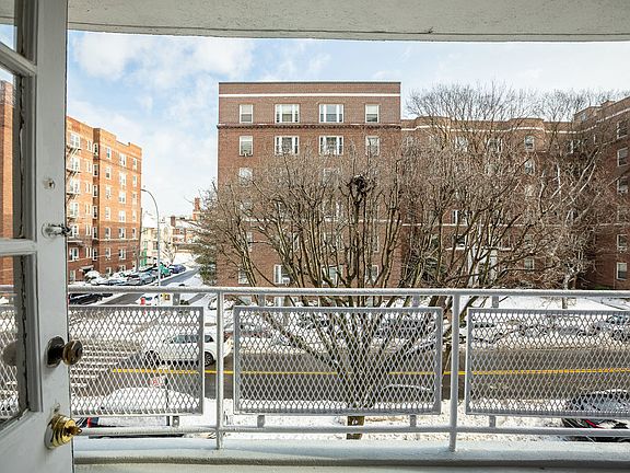 4th image of 69-10 108th St APT 3L