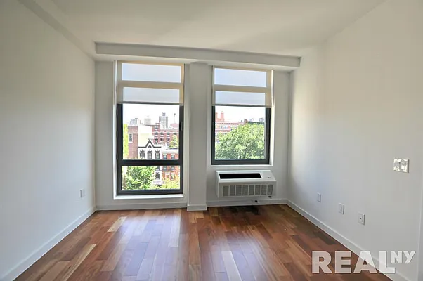 Rented by REAL New York | media 21