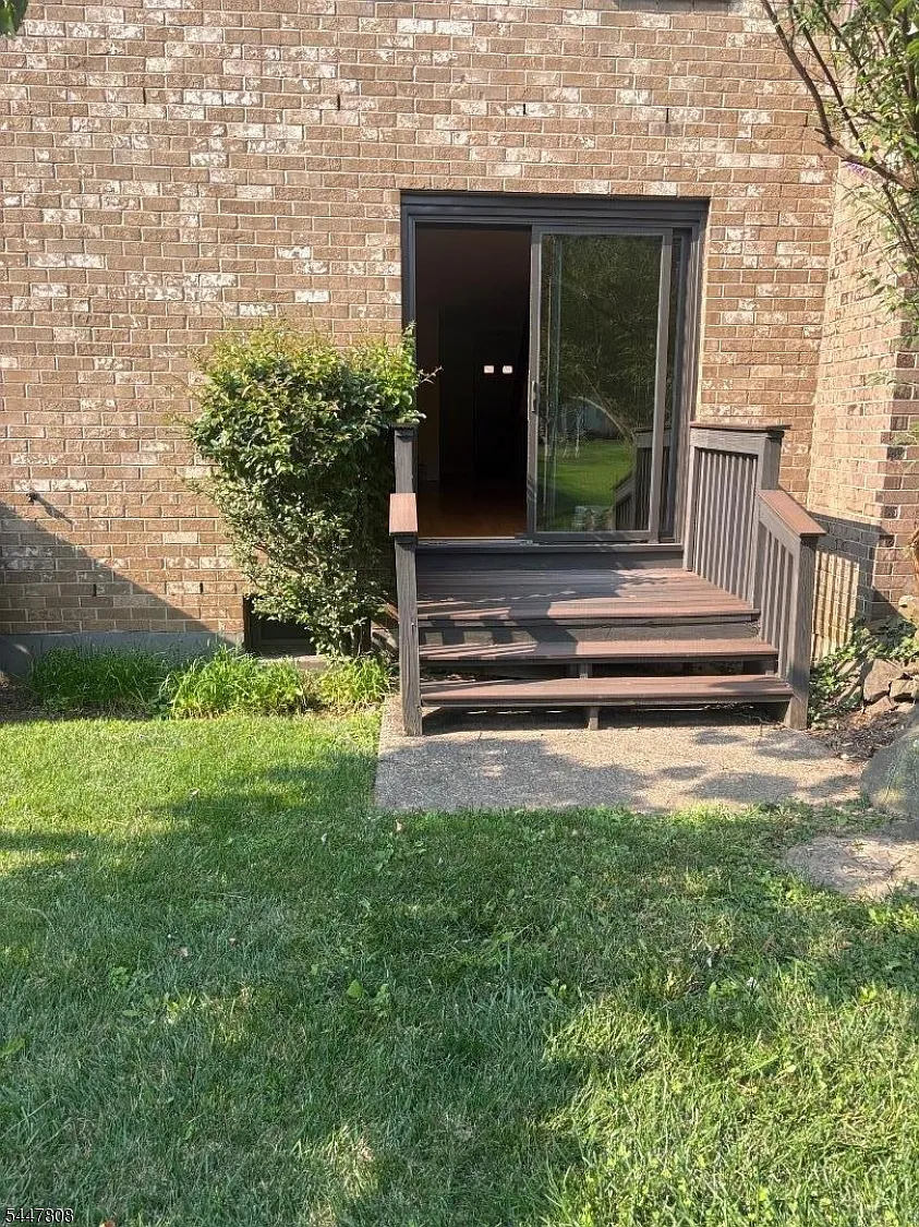 2 bed, 2.5 bath, 1900 sqft, $3,325 — Photo 3