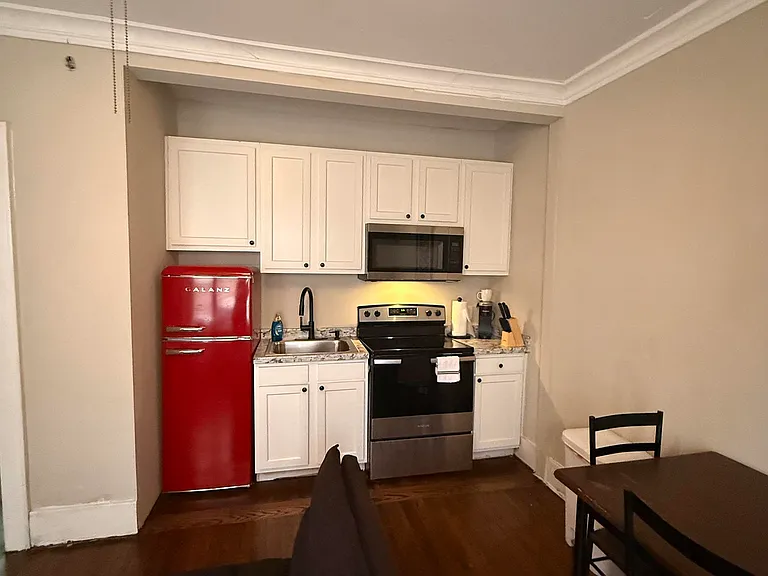 145 S Fitzhugh St — Photo 22