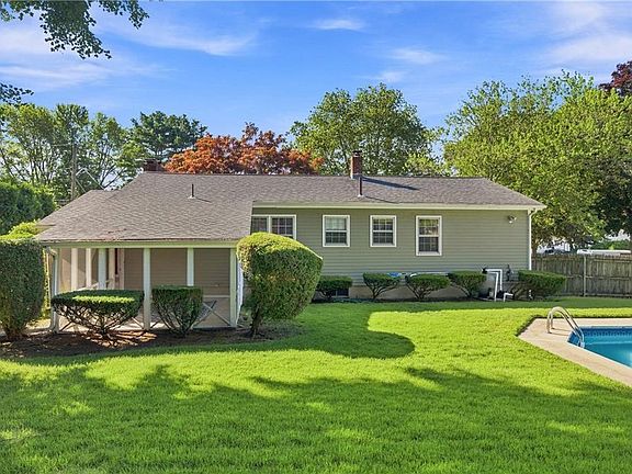 3rd image of 31 Monica Dr