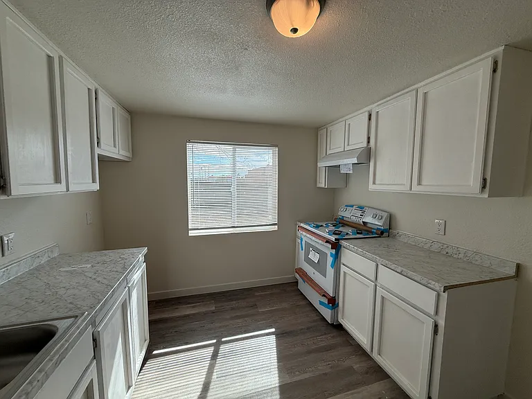 1434 W Euclid Ave — Photo 17