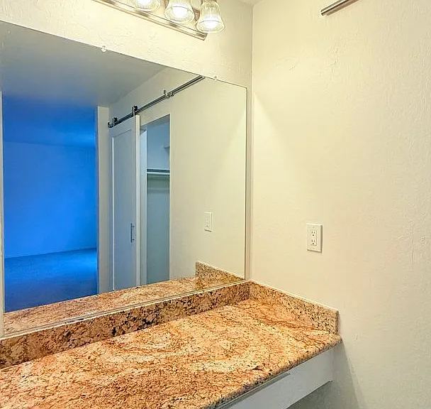 1033 Fontana Dr — Photo 15