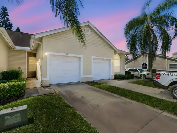 1050 Starkey Rd APT 207, Largo, FL 33771