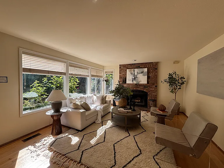 26057 SE 38th St — Photo 12