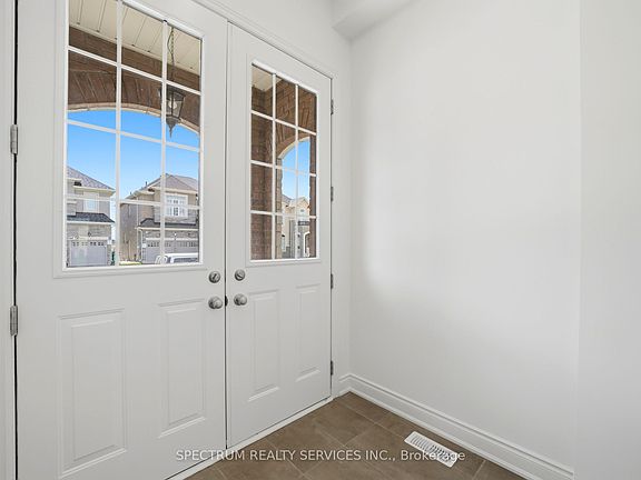 4th image of 70 Stratford Dr