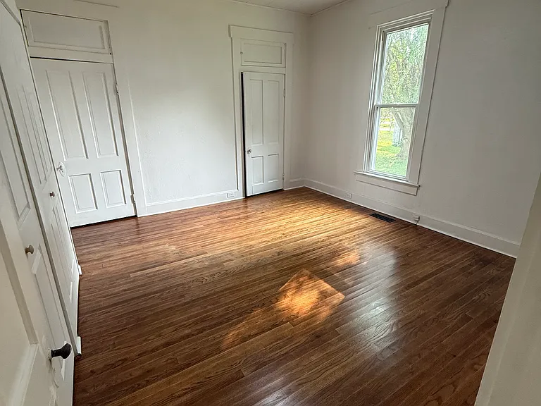 304 E Main St — Photo 10