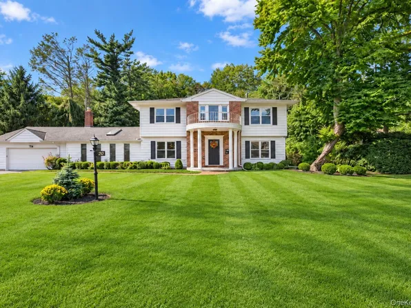 20 Chestnut Drive, East Hills, NY 11576