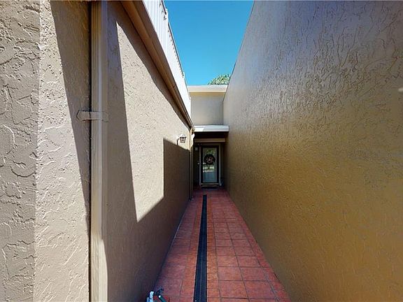 3rd image of 404 Howard Ave APT A