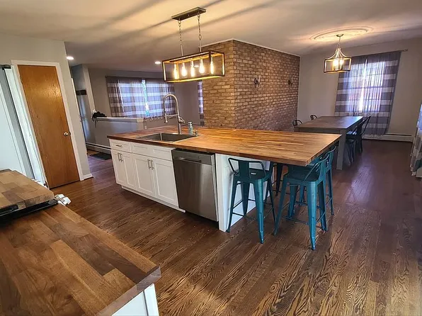 412 Surrey Ln, Bloomsburg, PA 17815