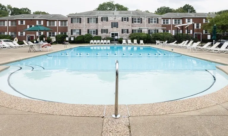 30 Lake Shore Ct #1 — Photo 15