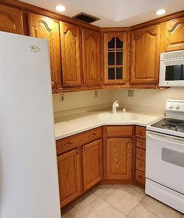 4th image of 3040 NE 16th Avenue #303 A