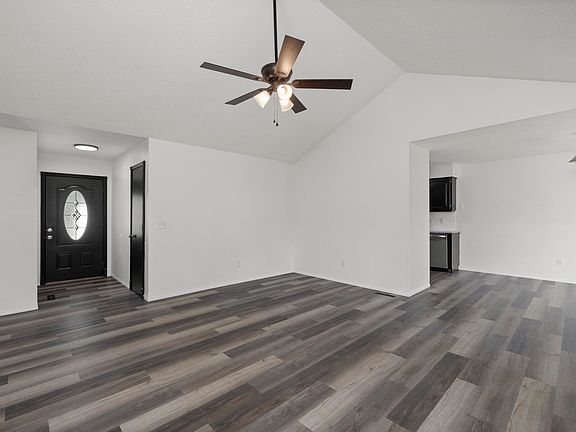5th image of 2806 W Swan Street