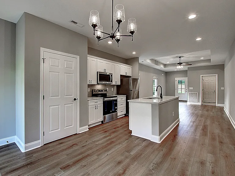 209 University Pkwy #41 — Photo 17