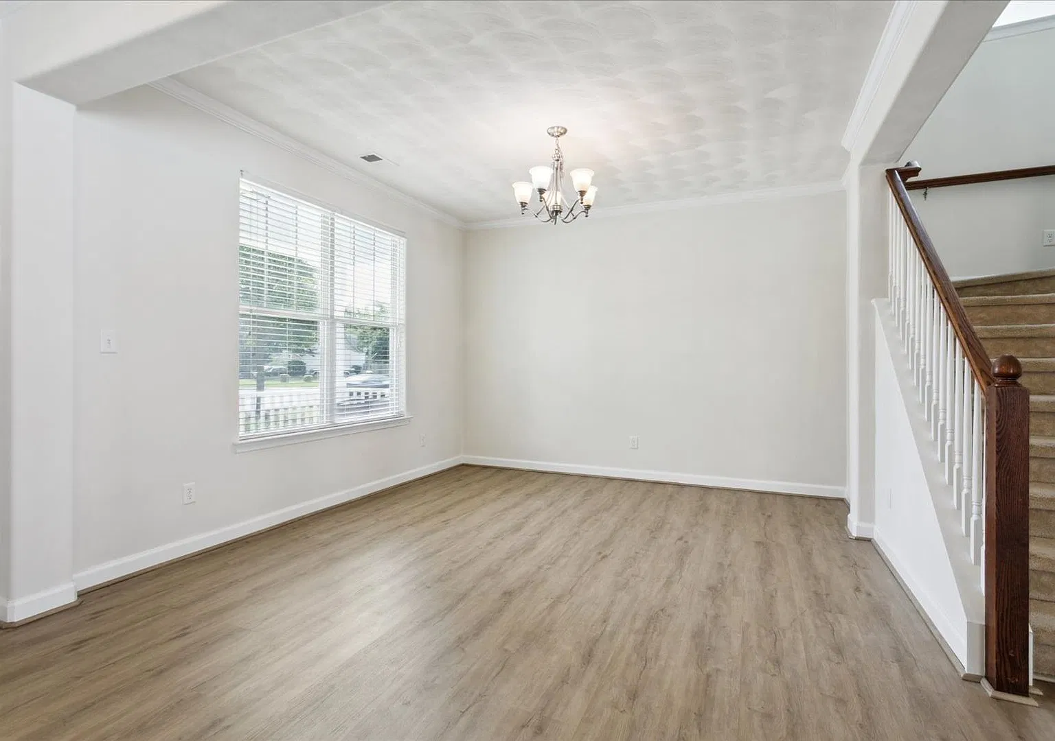4 Bedroom, 2.5 Bath - Upstairs Laundry & Primary Suite - Near Peninsula Town Center — Photo 3
