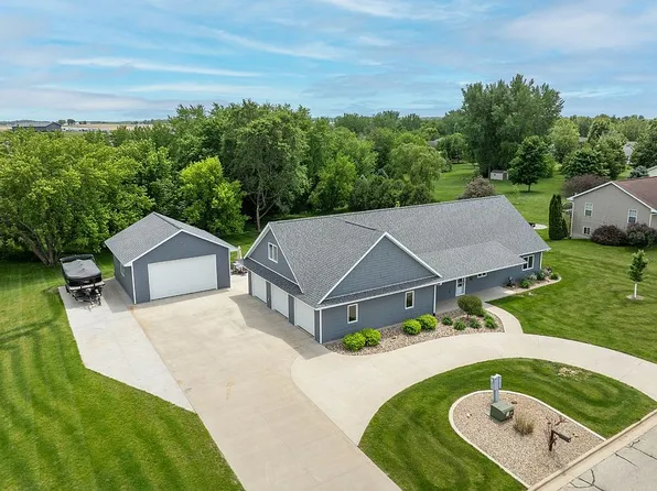2490 Meadow View Dr, Urbana, IA 52345