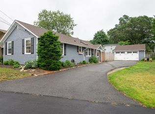 6 Riverview Dr, Barrington, RI 02806