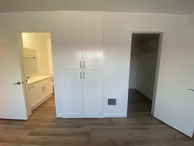 Newport Villa — Photo 32