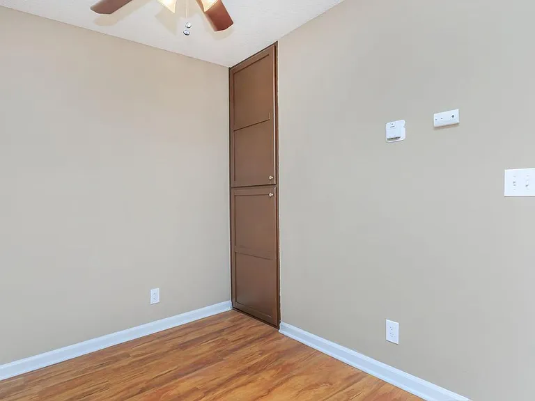 Newport Gardens Apartments, Vista — Photo 12