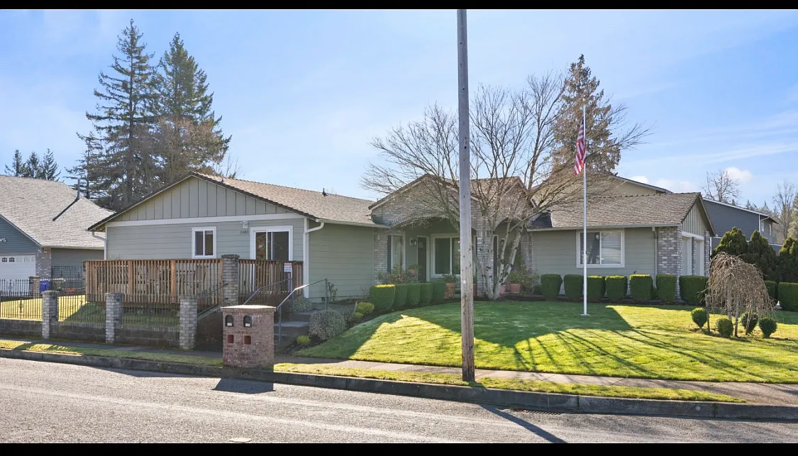Building Photo - 1480 NE Kane Dr
