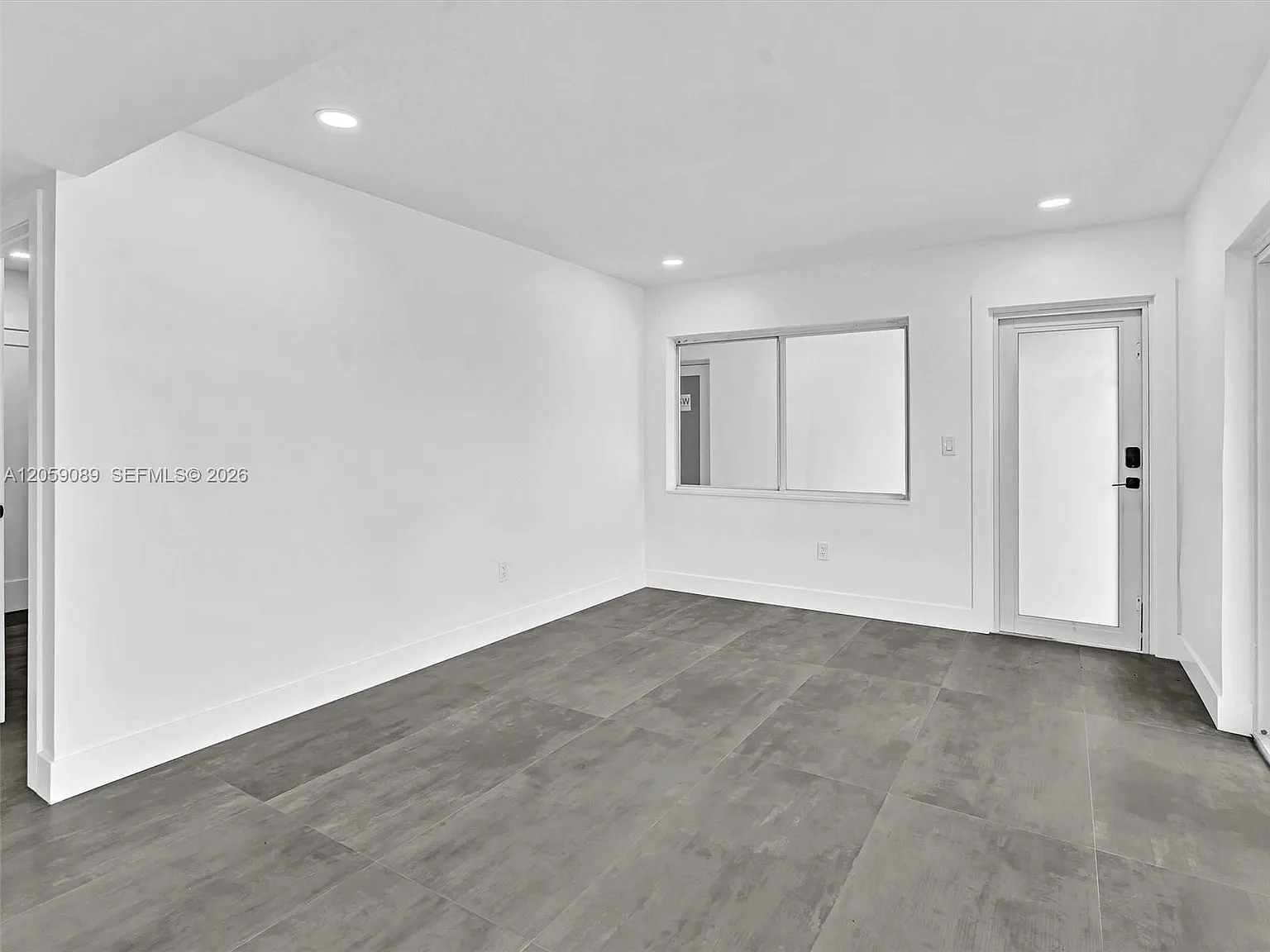 11900 N Bayshore Dr — Photo 2