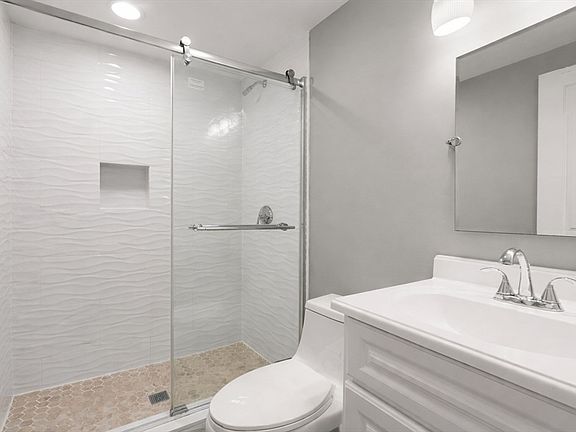 4th image of 40 Morris St APT 2