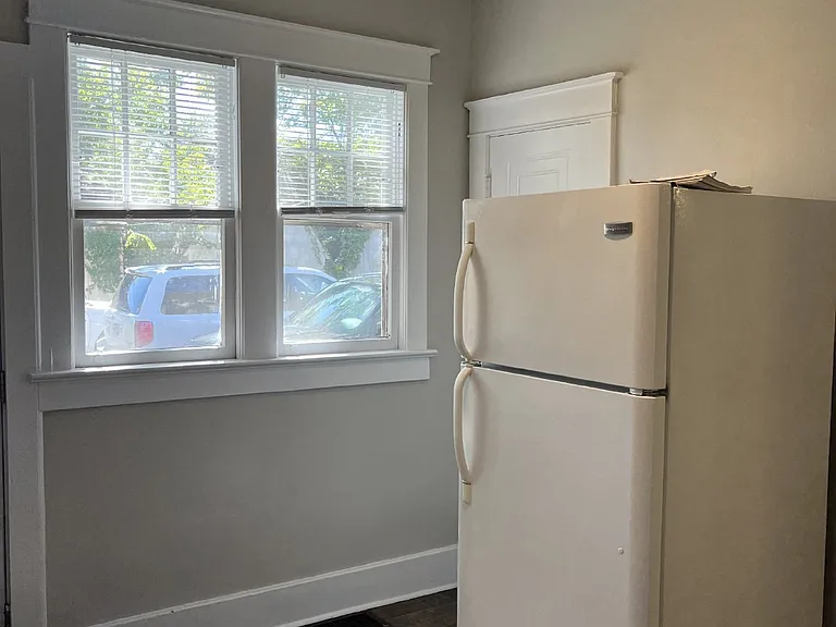 2129 Ashwood Ave #1 — Photo 7