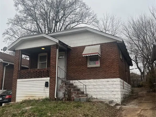 8327 Eton Pl, Saint Louis, MO 63136