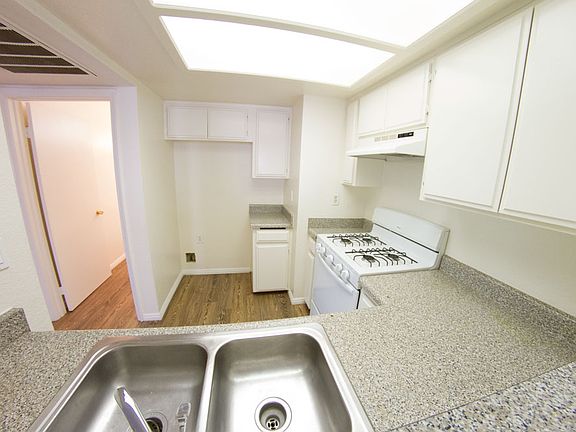 4th image of 158 N Normandie Ave APT 101