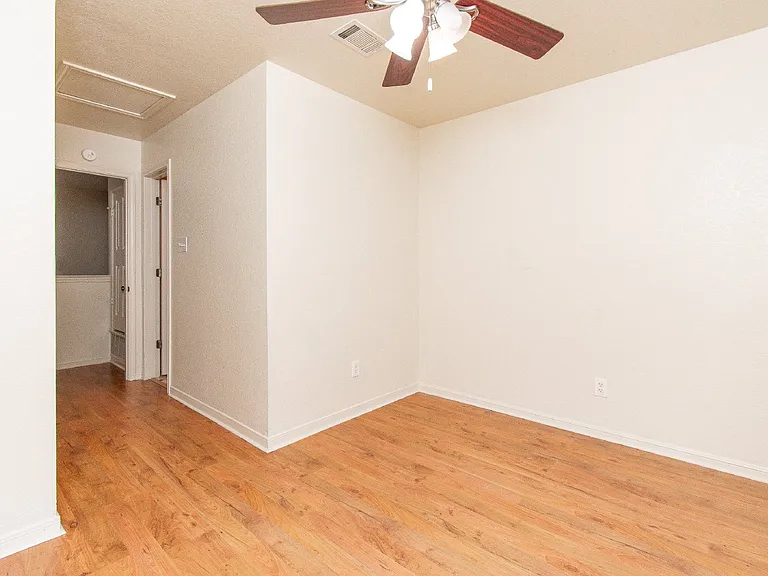405 Deloris Dr — Photo 9