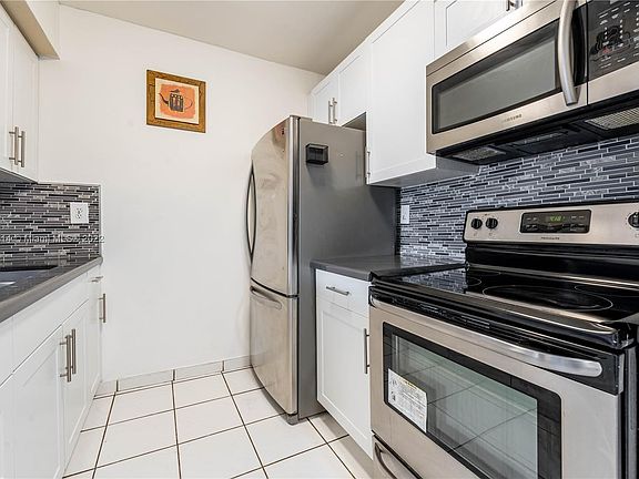 2nd image of 250 NW 107th Ave APT 205