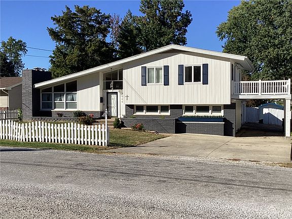 3rd image of 1000 Lynn Dr