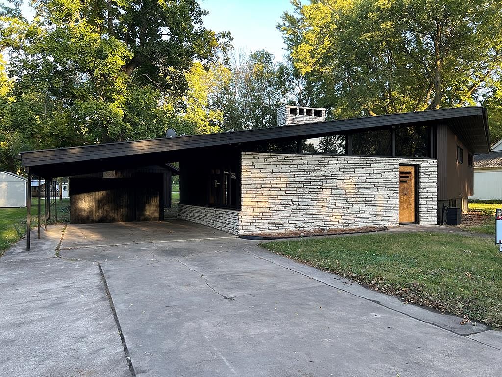 1008 Evans St, Gowrie, IA 50543 Zillow