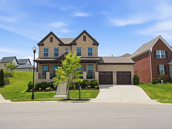 3rd image of 819 Ryecroft Ln