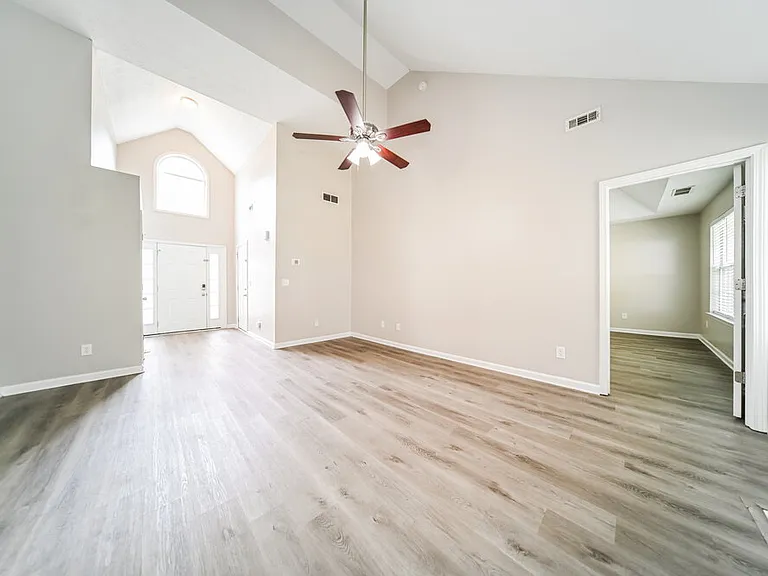 210 Coldsprings Ct — Photo 4