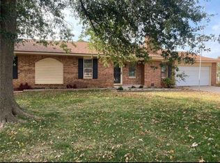 939 S Meadow Ln, Mustang, OK 73064