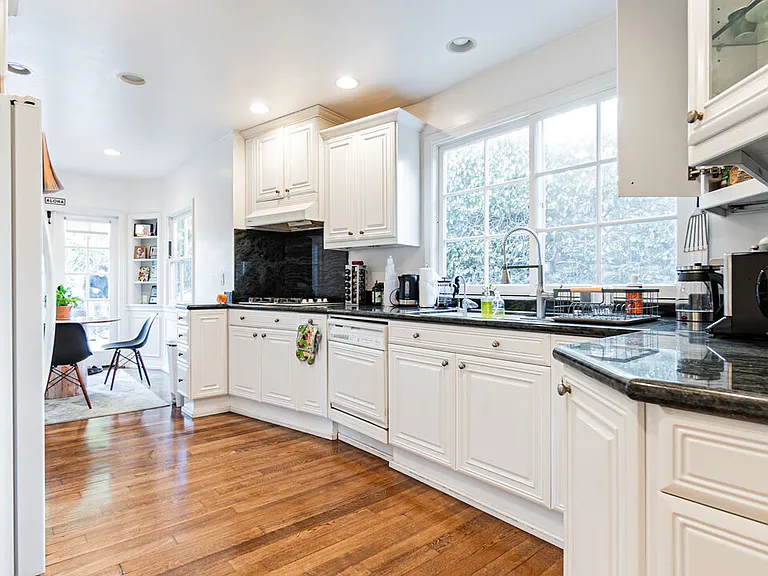 863 Manning Ave — Photo 8