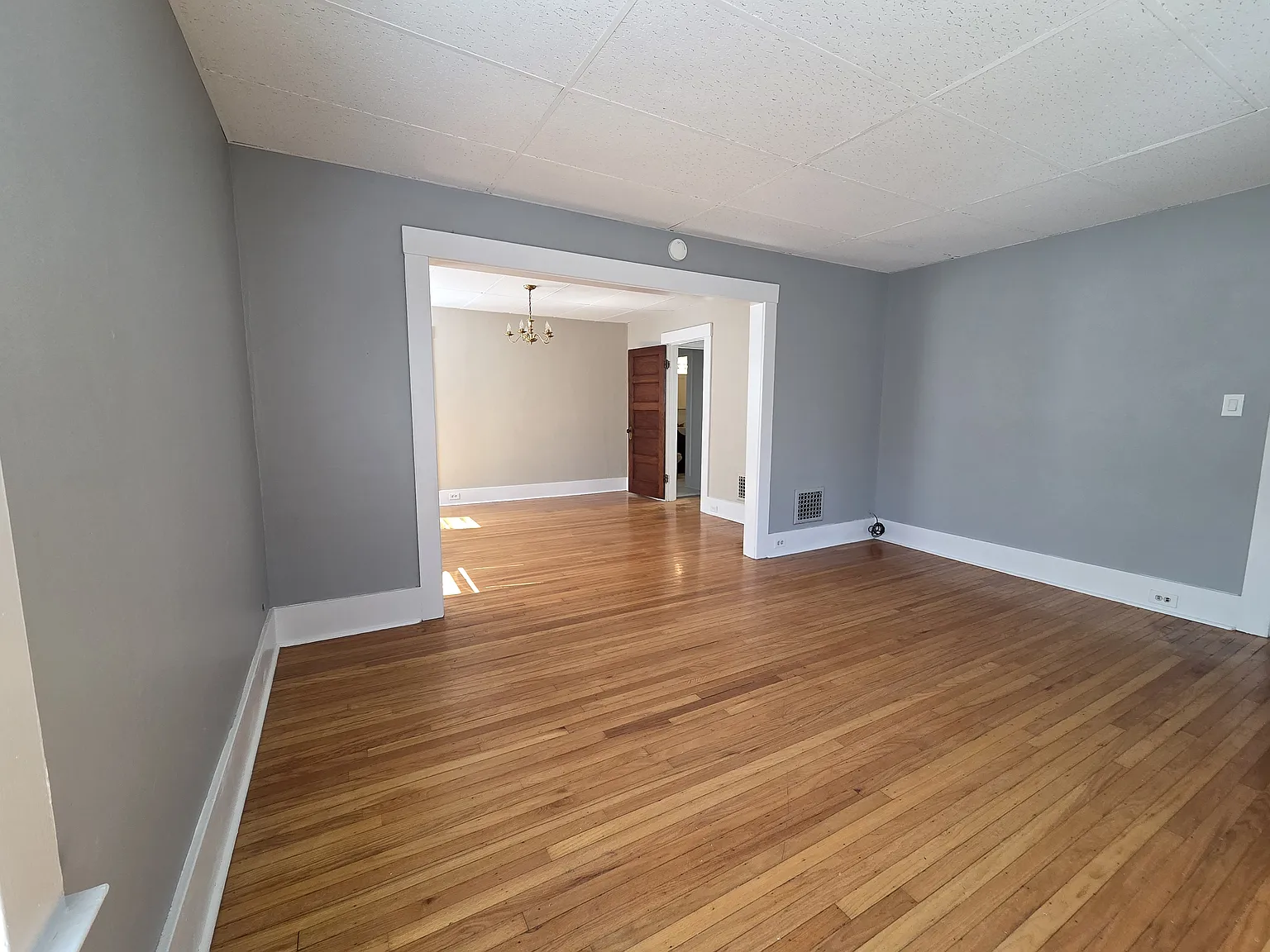 2 bed, 1050 sqft, $1,600 — Photo 3