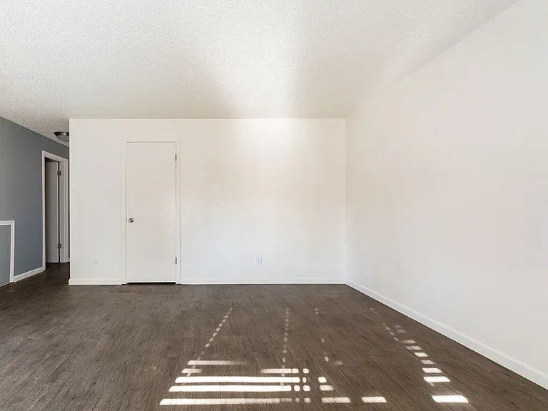 Welcome to Heather Place Apartments - Where comfort meets convenience! — Photo 12