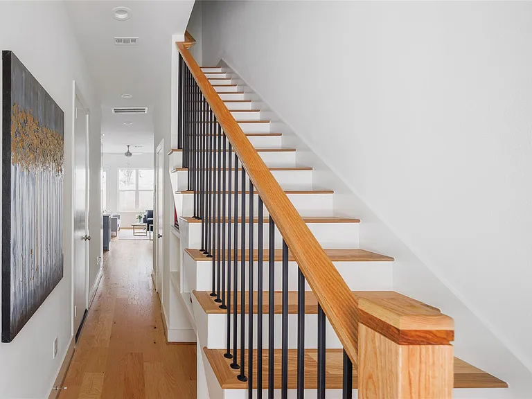 8978 Zurcher Ln — Photo 2