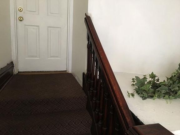 5th image of 1921 Dewey Ave #2