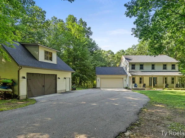 99 Radny Dr SE, Lowell, MI 49331