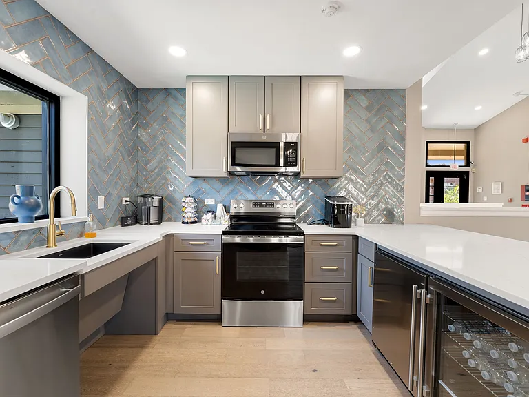 Green Trails Apartments — Photo 10